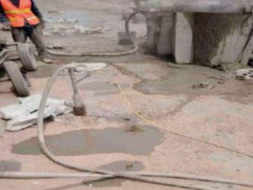 红山水泥混凝土路面板底注浆技术 路面脱空注浆整治方案