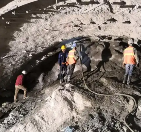 红山拱顶带模注浆料的施工流程及注意事项